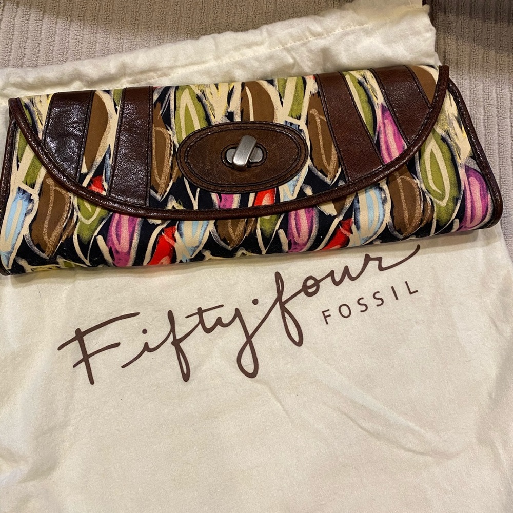 CUTE  FUN  Fifty Four Fossil fold over clutch
